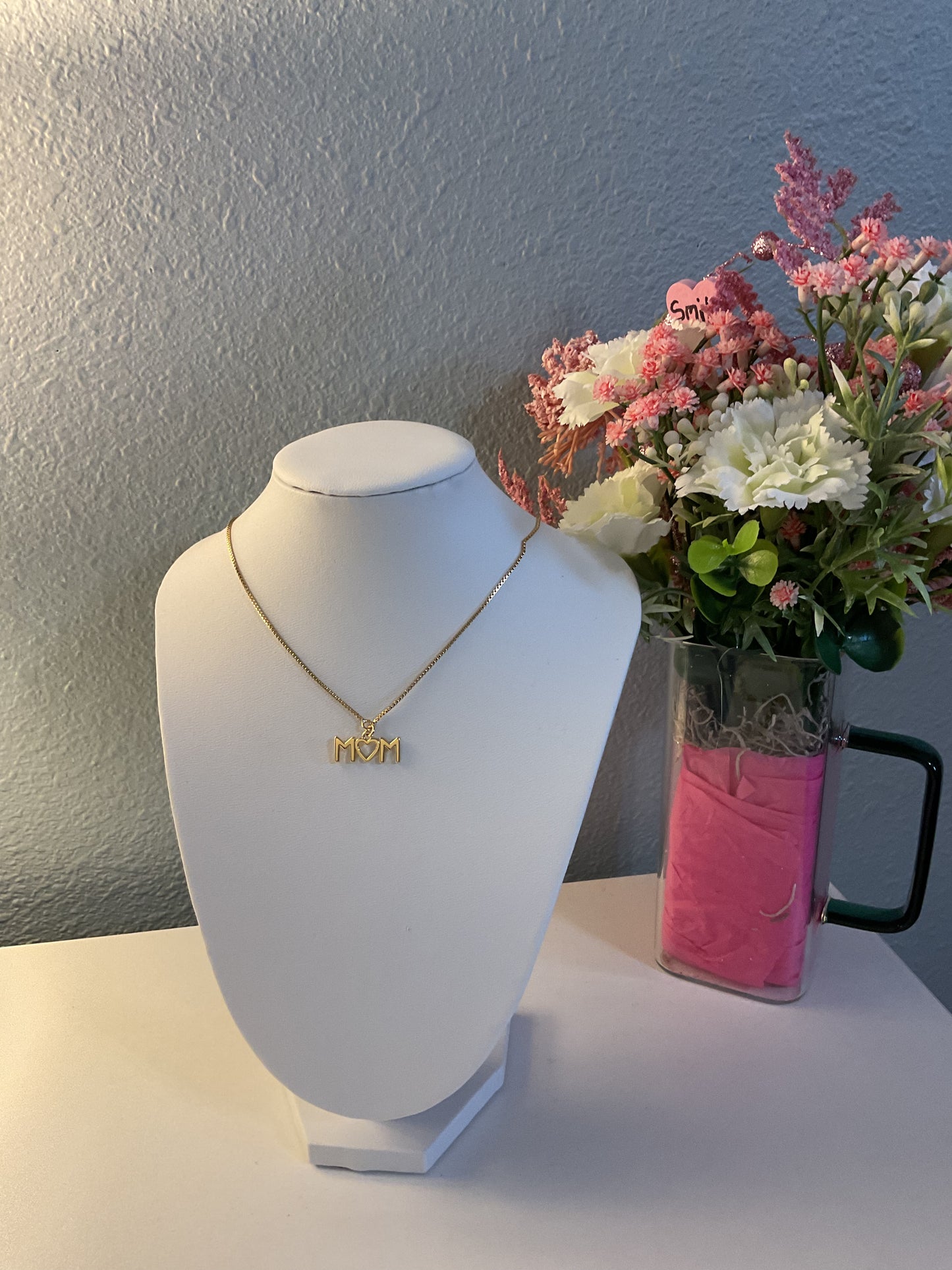 THE MOM NECKLACE